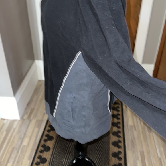 Old navy black and gray zip up active jacket - Picture 3 of 4